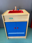 Kinderspielküche Blau, Rot, Naturholzfarben