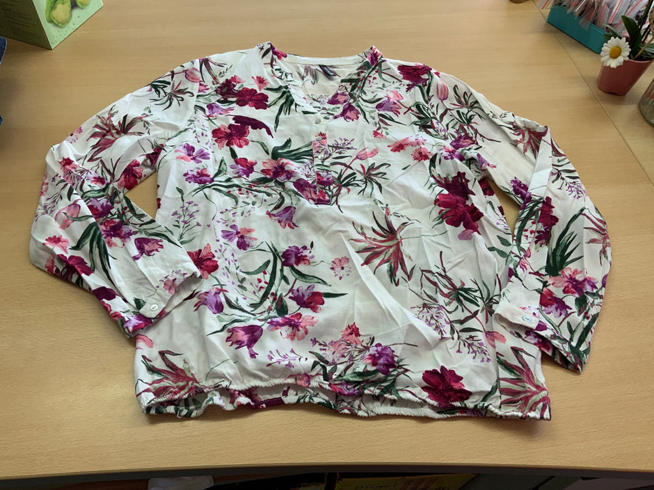 Bluse L Weiß, mit Blumenmuster in Pink, Lila, Grün und Dunkelrot