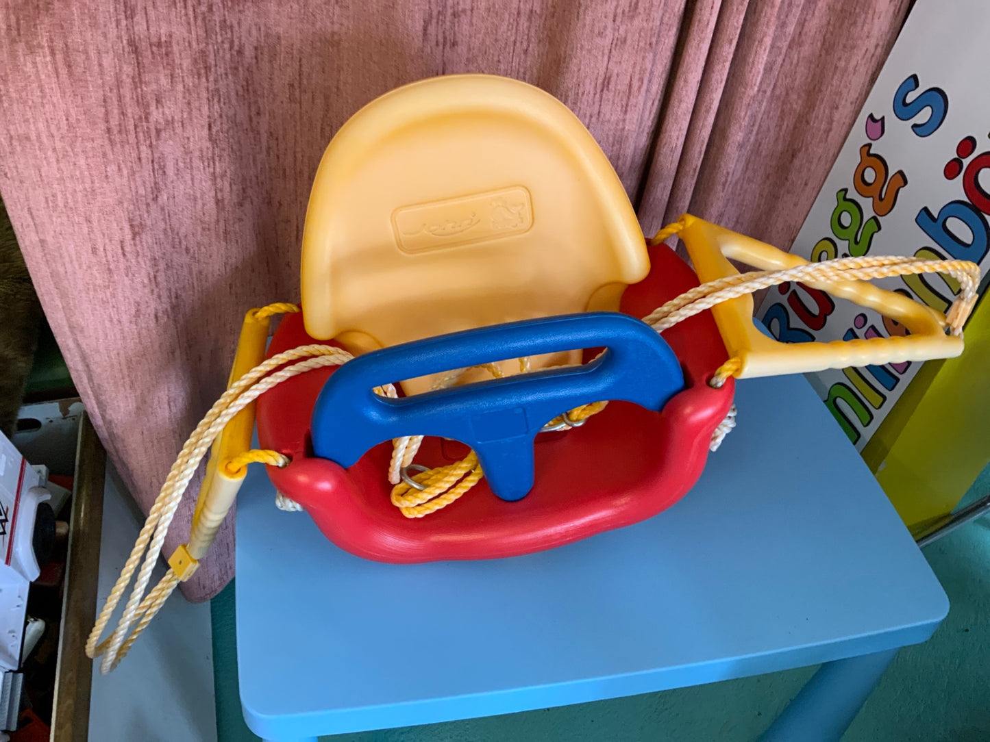 Schaukel Gelb, Blau, Rot