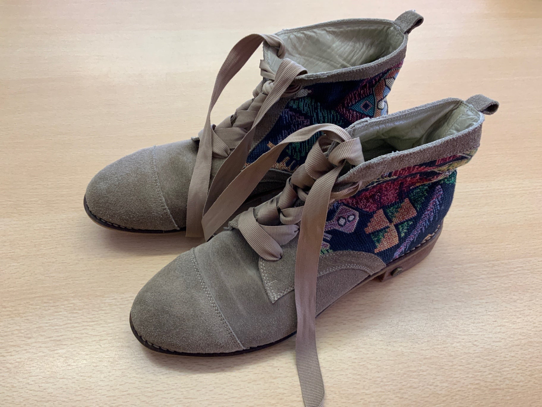 Stiefel Grau und bunt