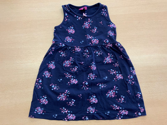 Kleid 104 Dunkelblau mit rosa und hellblauen Blumenmuster