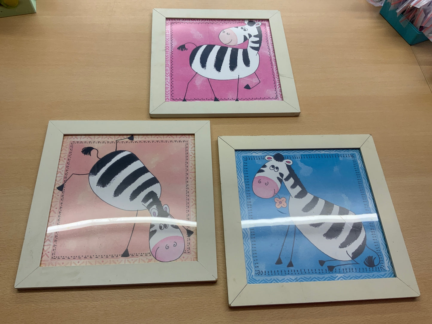  Rahmen mit Zebra-Bildern (3 Bilder) Verschiedene, hauptsächlich Pink, Blau und Schwarz, Weiß