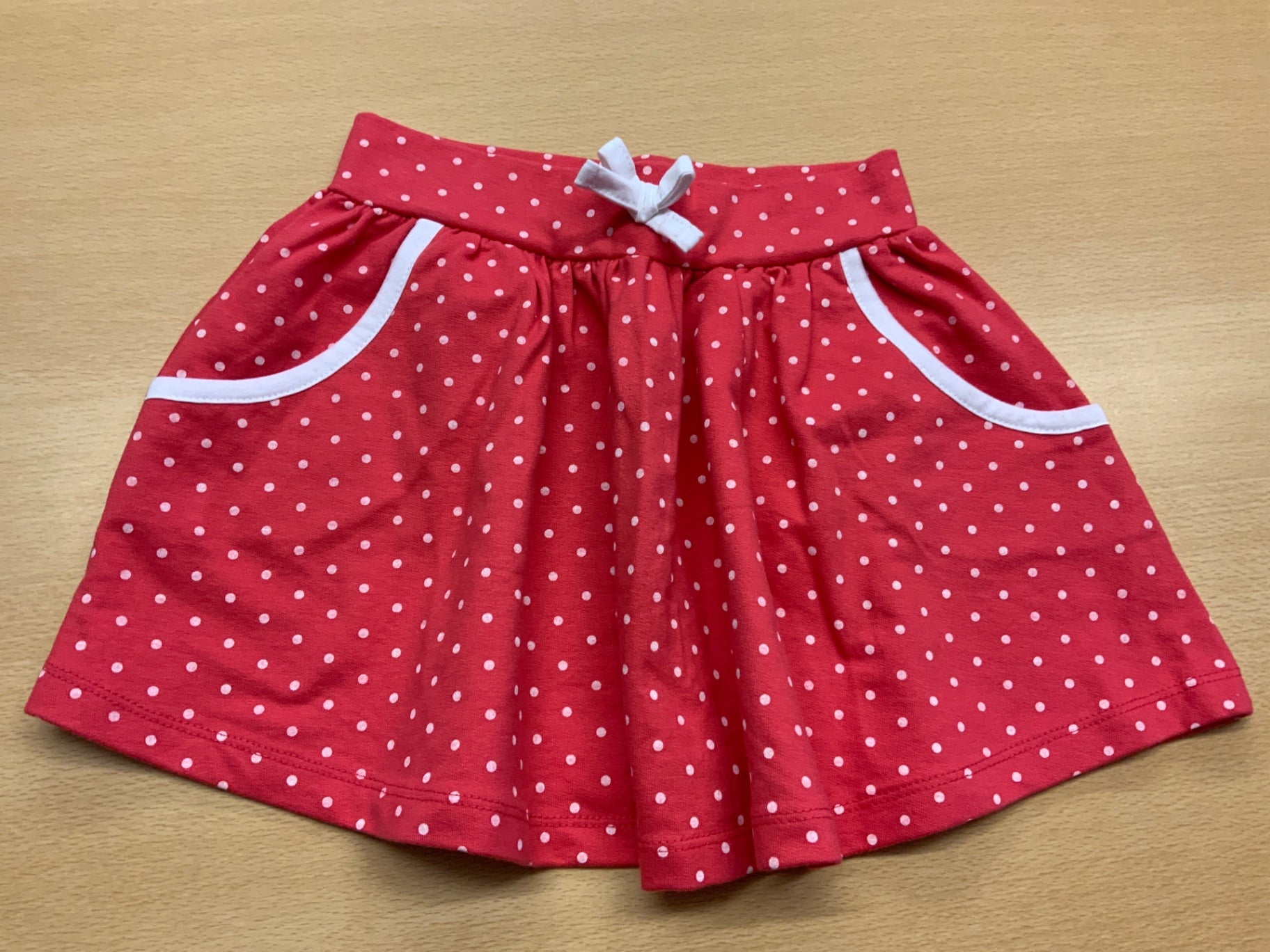 Rock 128 Rot mit weißen Punkten