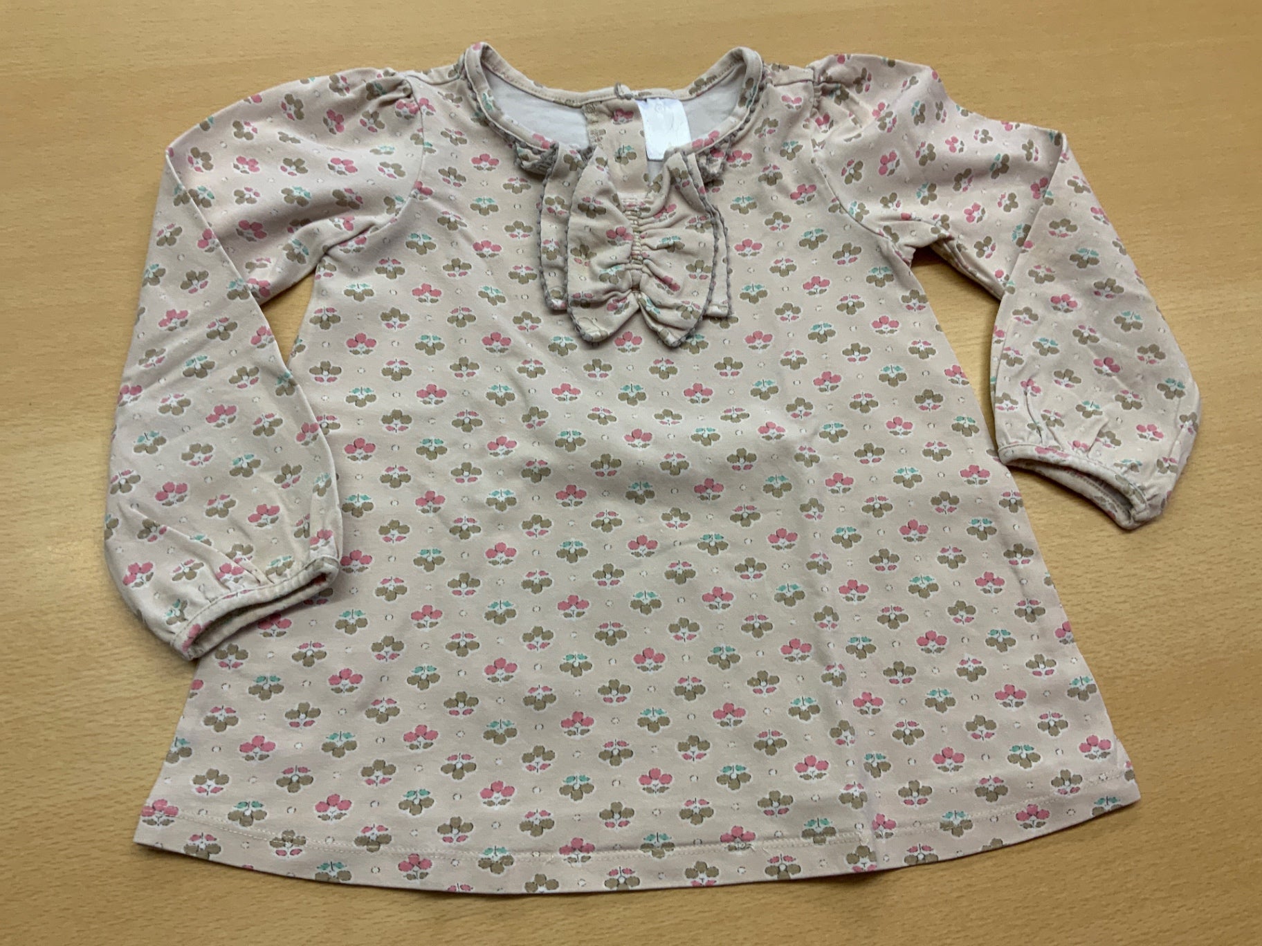  Bluse 104 Beige mit Blumenmuster in Pink, Grau und Blau