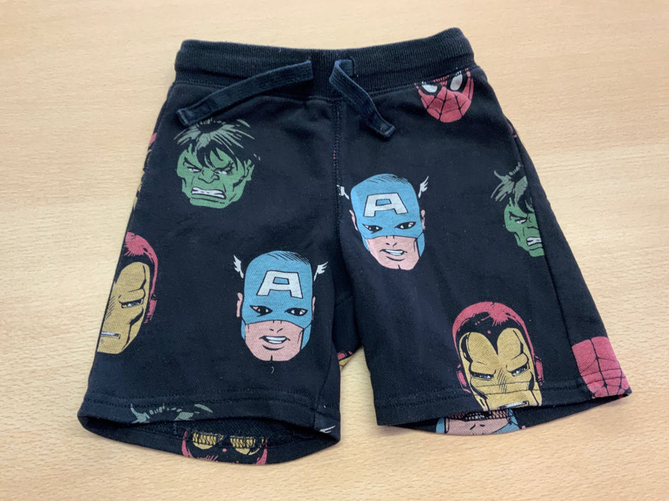 Shorts 98 Schwarz mit farbigen Comic-Prints