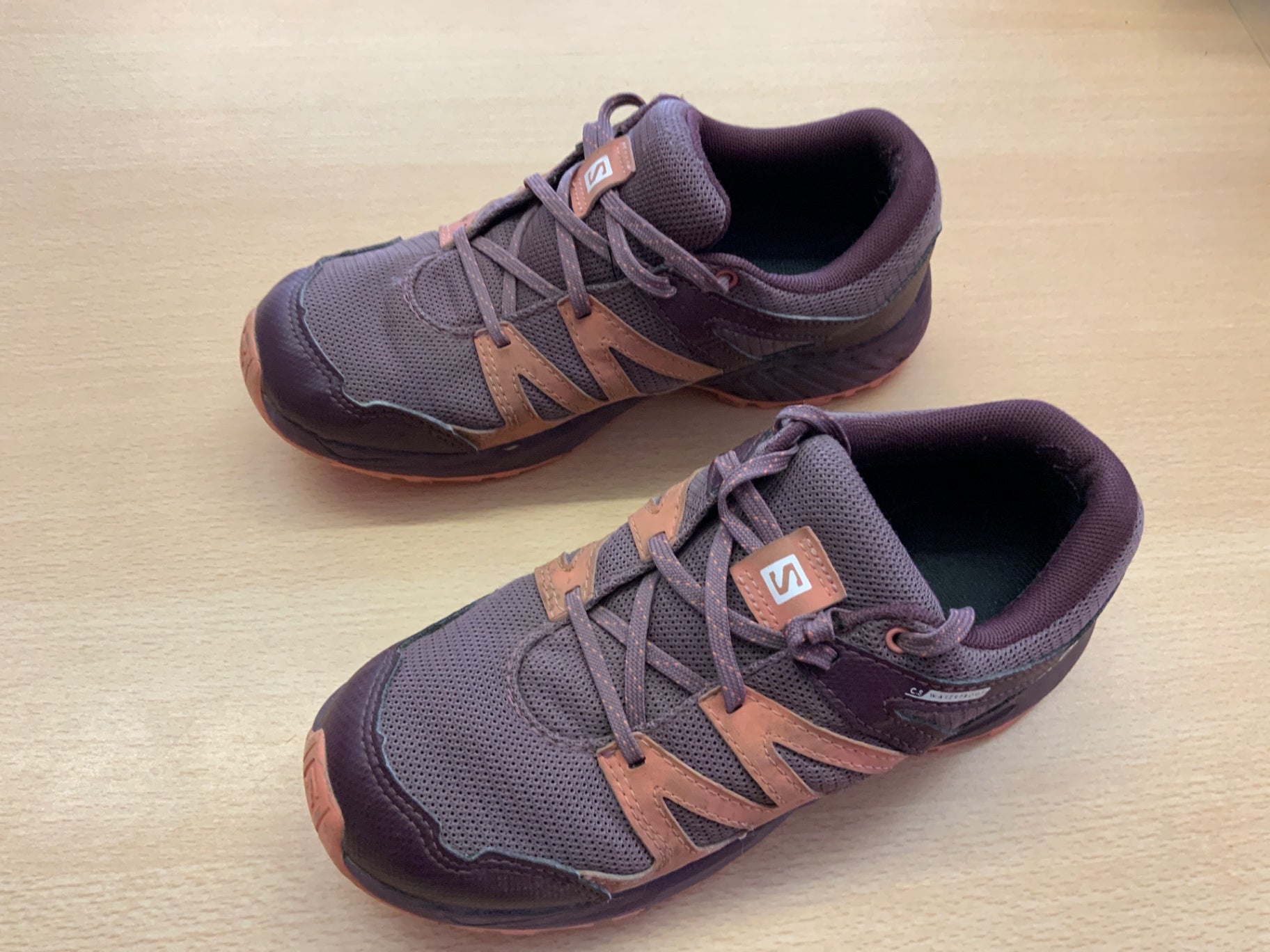 Salomon Sportschuhe 36 Grau und Braun