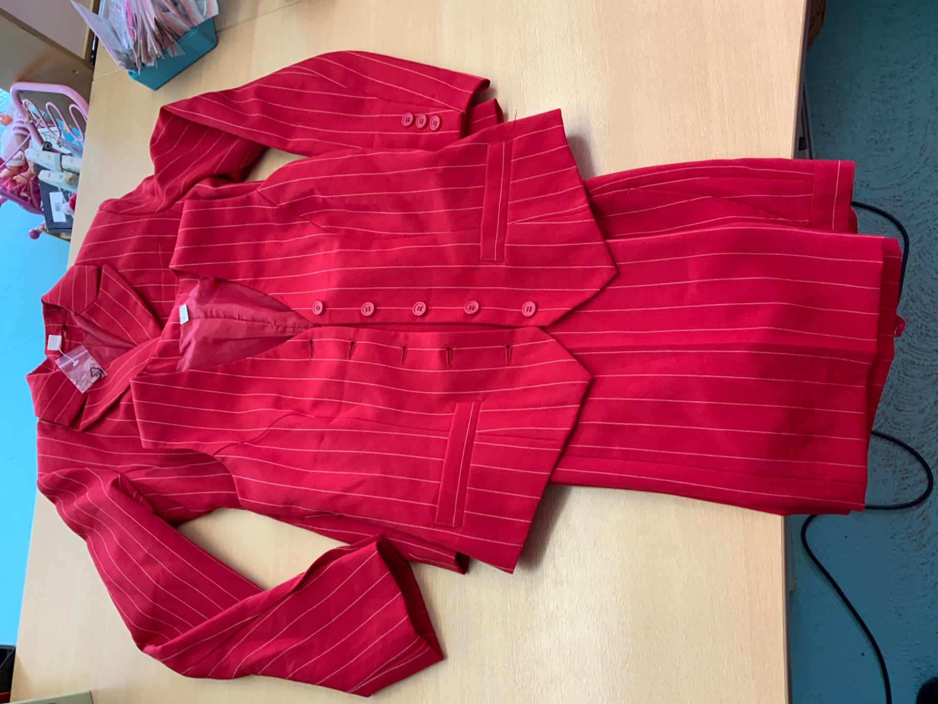 3tlg. Hosen-Anzug 34 Rot mit weißen Streifen