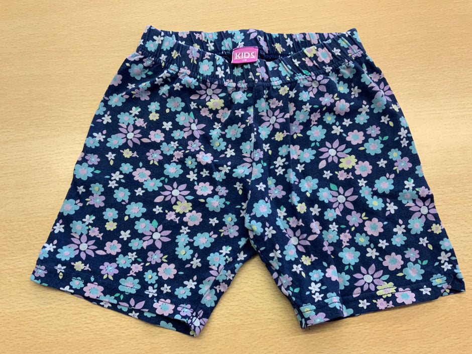 KIDS Shorts 116 Dunkelblau mit floralem Muster in Lila, Mint und Weiß