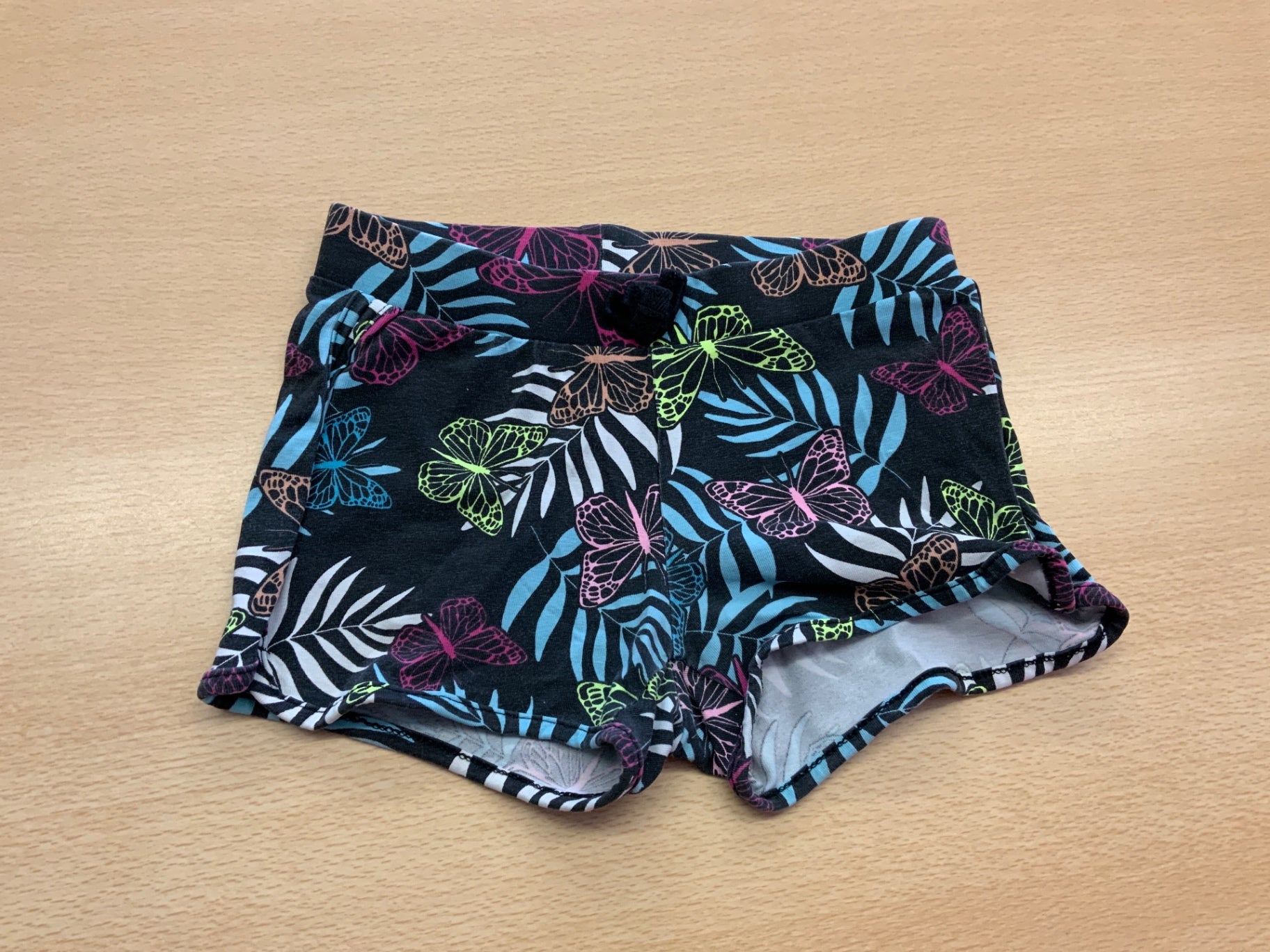  Shorts 110 Bunt mit Schmetterlingsmuster