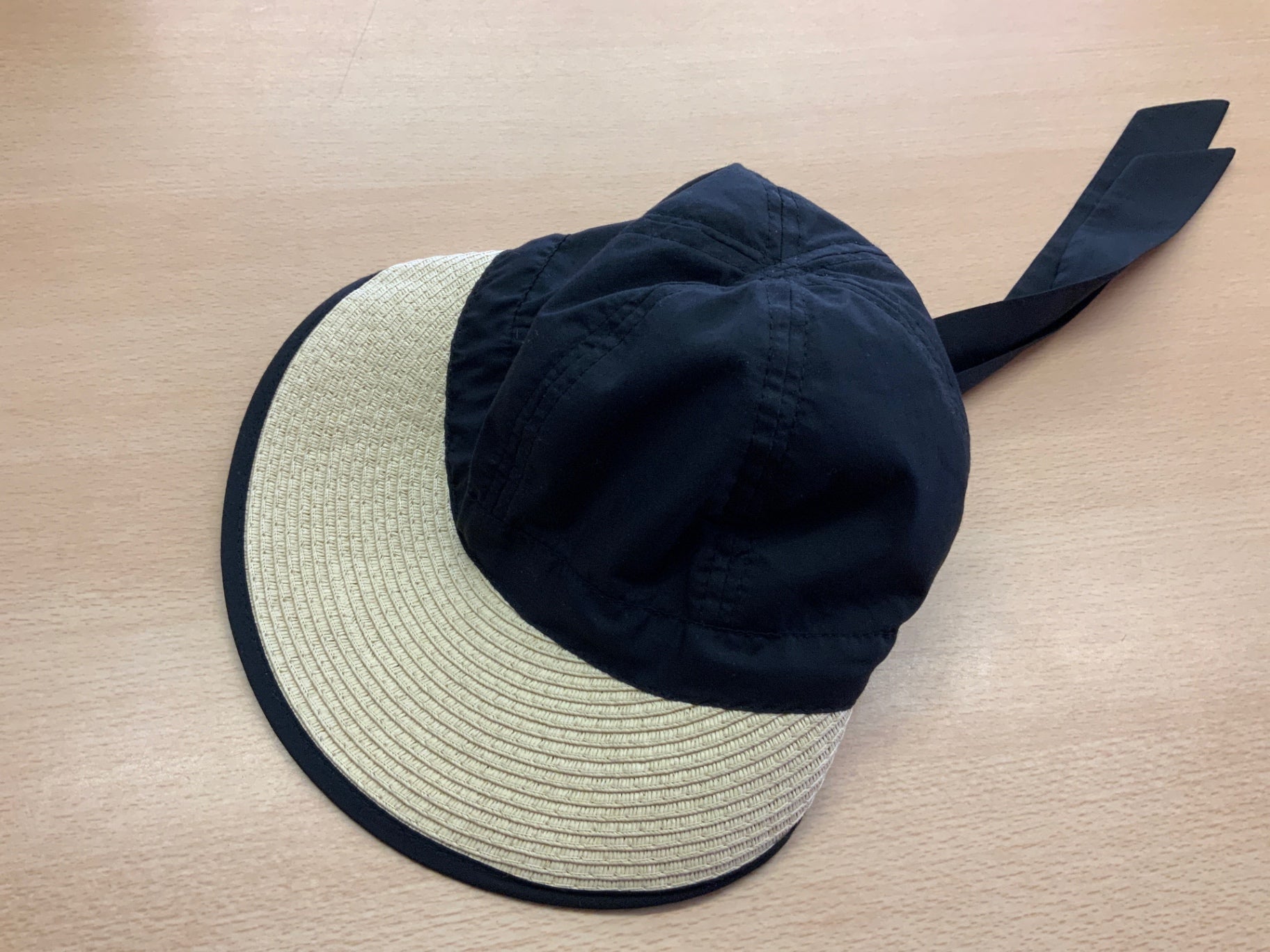 Hut Beige und Dunkelblau