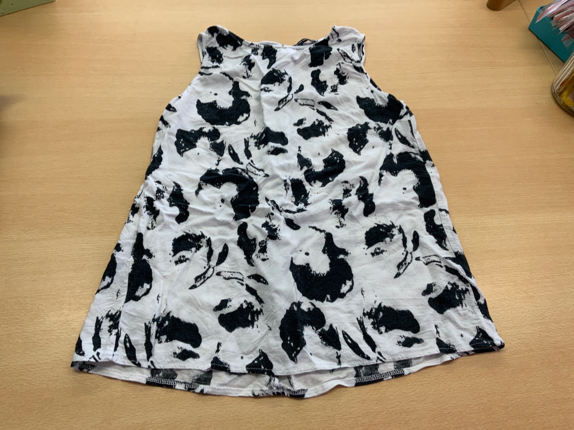  Ärmlose Bluse S Weiß mit schwarzen Mustern