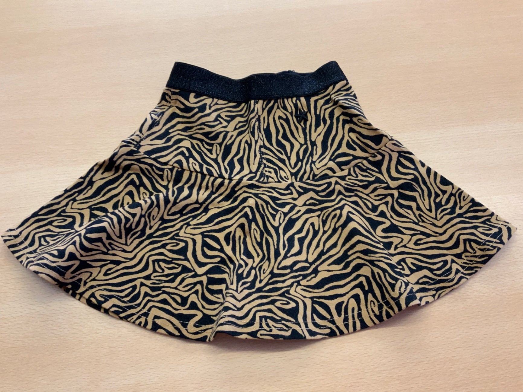 Rock 98/104 Beige und Schwarz
