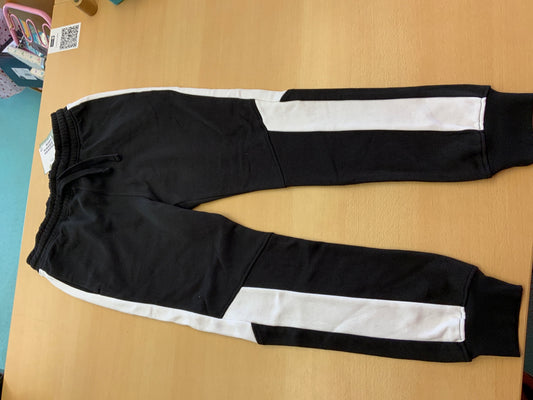 Unbekannt Jogginghose 146 schwarz und weiß