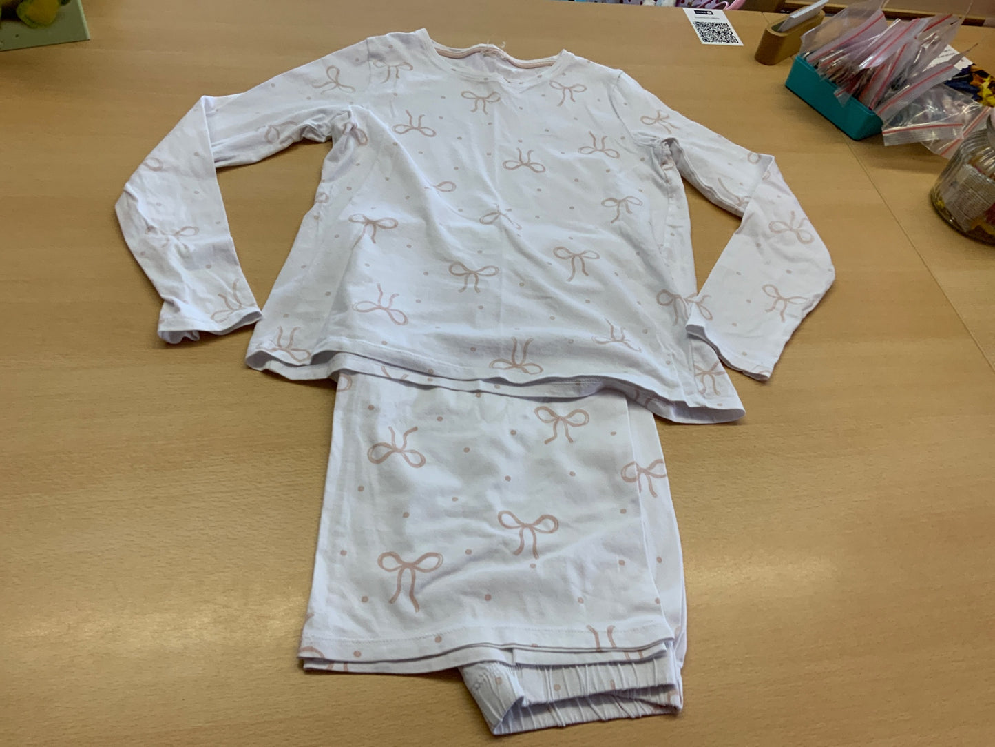 Pyjama 146/152 Weiß mit rosa Binde- und Punktmuster