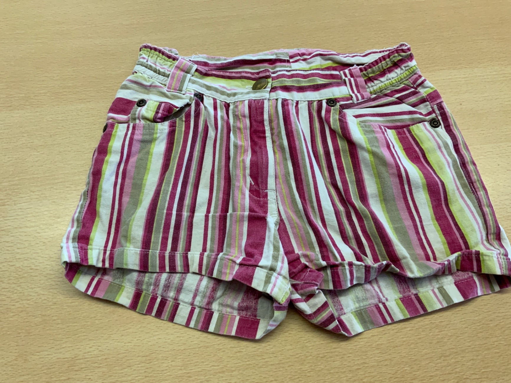 Shorts 128 Bunt (Rot, Grün, Creme, Lila)