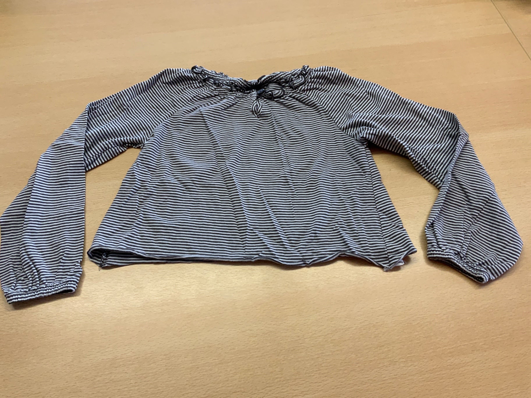 Langarmshirt 122/128 Schwarz und Weiß