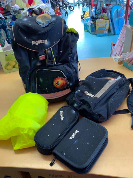 ergobag Schuhl-Rucksack mit div. Zubehör Dunkelblau mit Sternenmuster