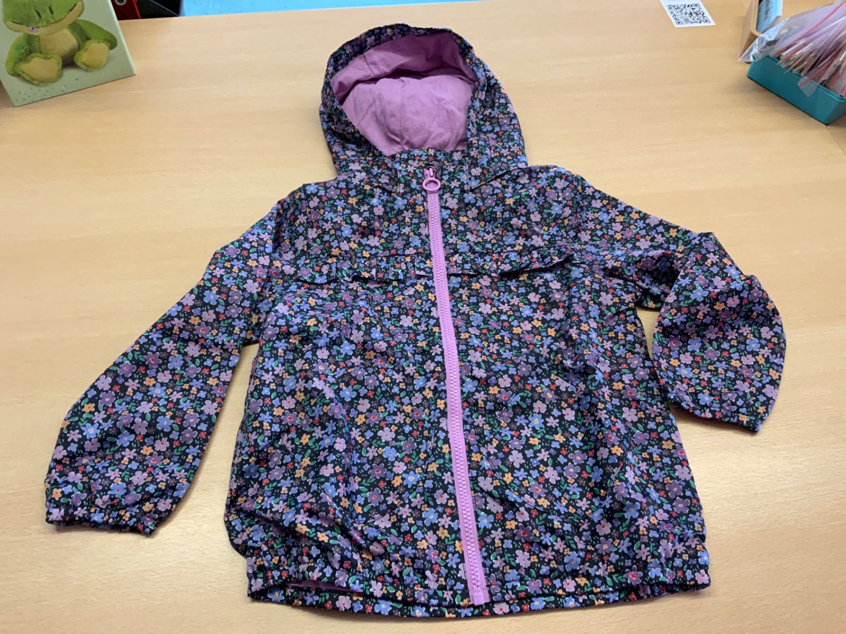 Jacke 110/116 Bunt mit Blumenmuster