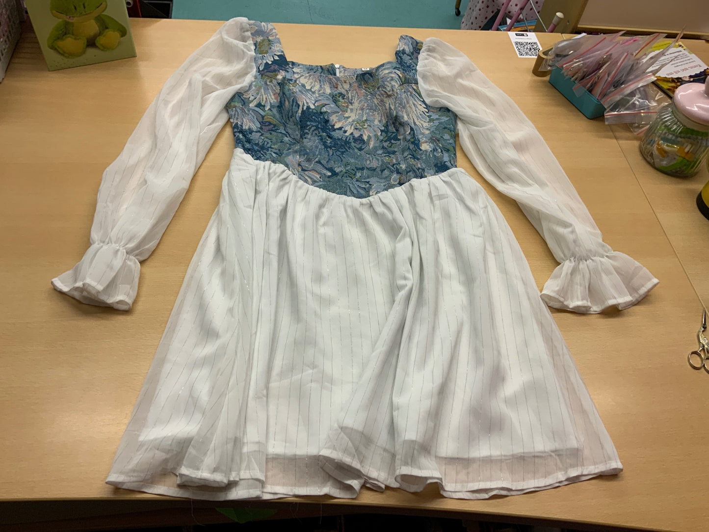 Kleid M Weiß und Blau