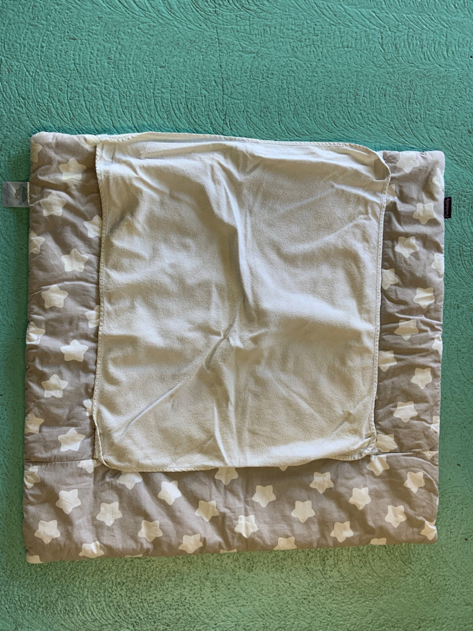 Wickeldecke Beige und Weiß