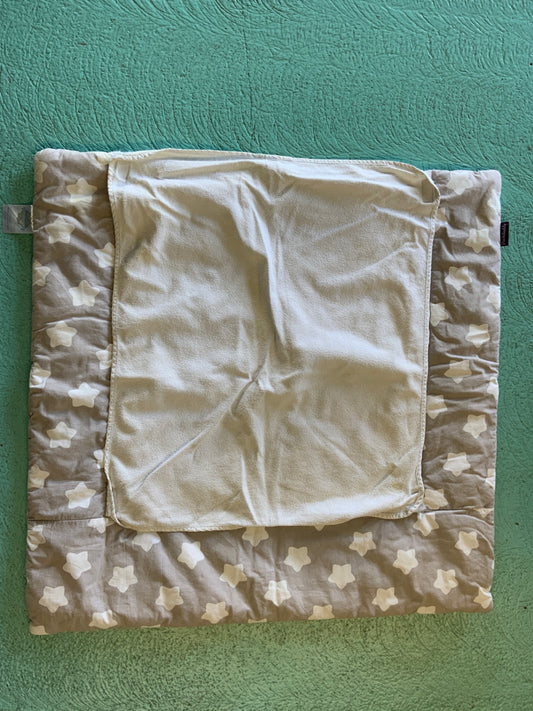 Wickeldecke Beige und Weiß