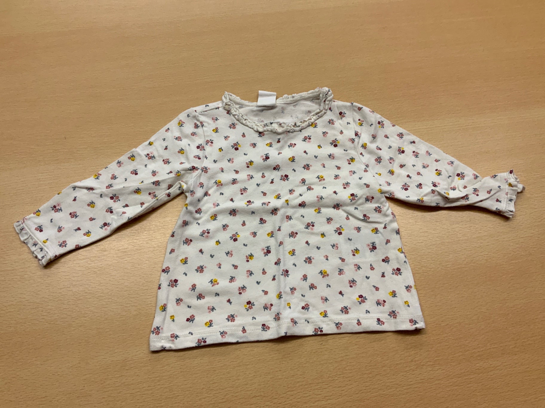 Pulli 68 Weiß mit buntem Blumenmuster