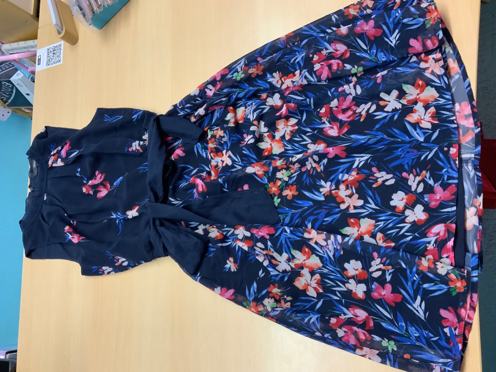  Kleid 32 Blau mit bunten Blumenmuster