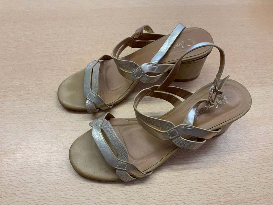 Sandalen 36 Beige