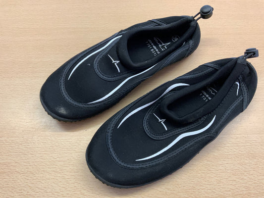  Wasserschuhe 36 Schwarz und Weiß
