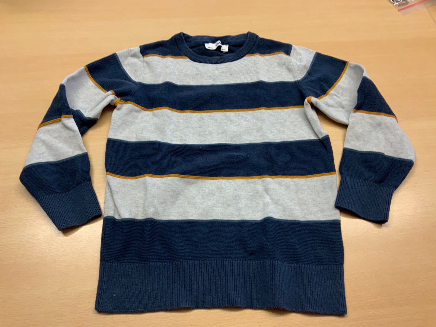 Pullover 128 Grau und Marineblau mit Orangestreifen