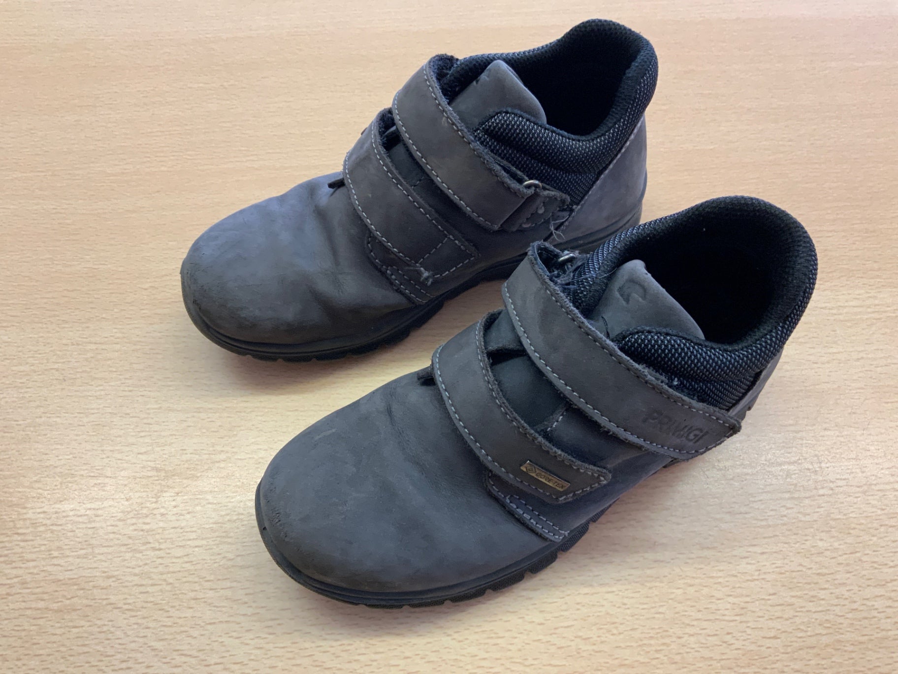Gore-Tex Schuhe 32 Grau