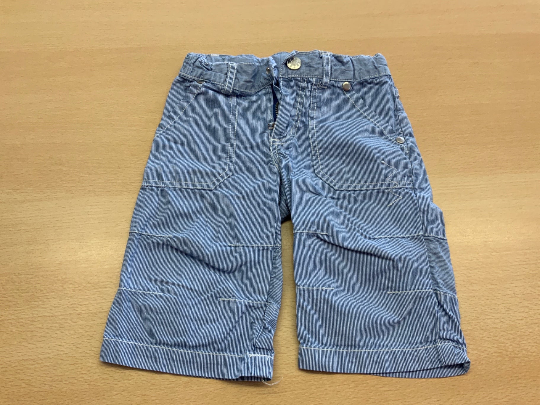 Shorts 98 Blau mit Weißstreifen