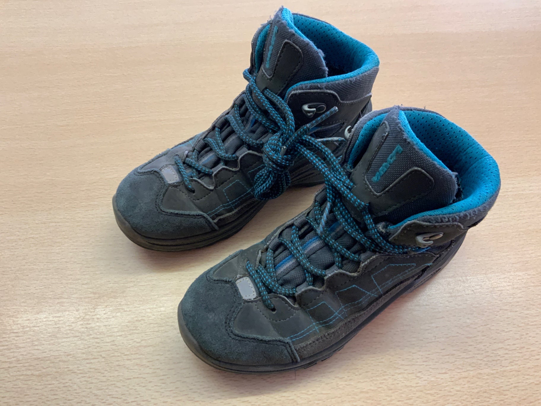 Lowa Wanderschuhe 32 Grau und Blau