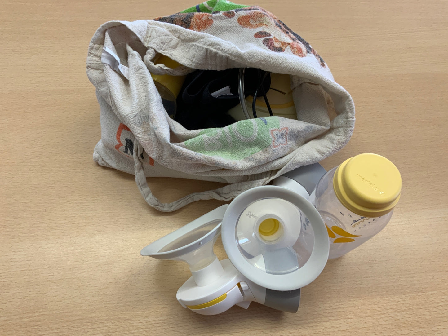 Medela Milchpumpe Weiß, Gelb, Schwarz