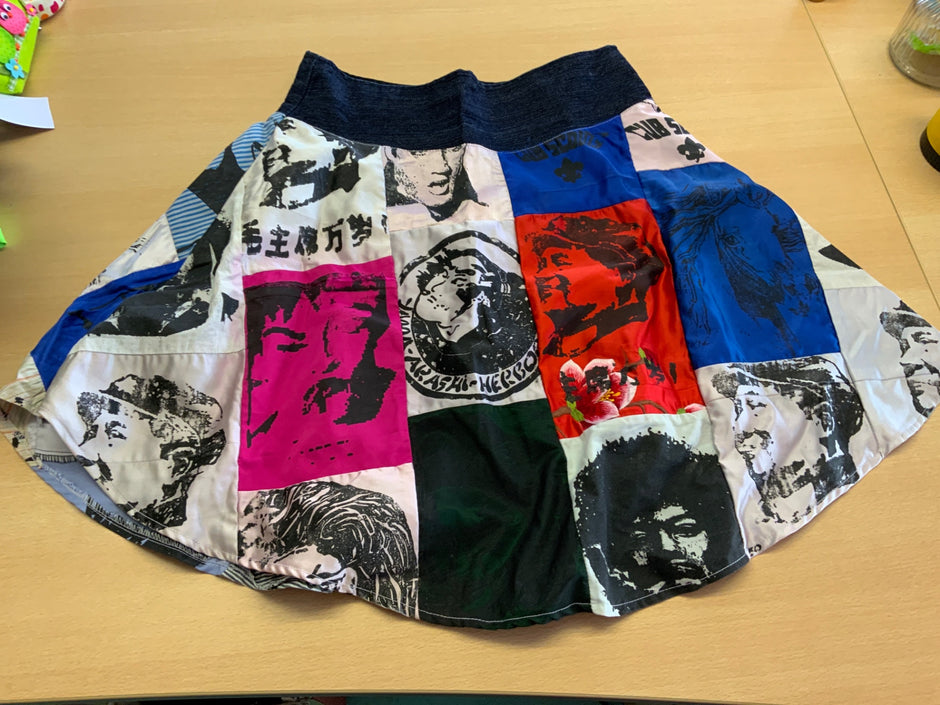  Jupe M Vielseitige bunte Muster mit Schwarz, Weiß, Pink, Rot, Blau und Grün