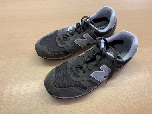 New Balance Sneaker 42 Grau und Schwarz