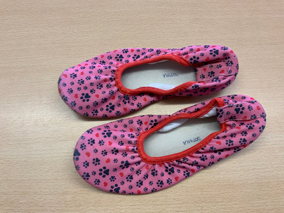 Turntäppeli 31 Pink mit schwarzem und rotem Muster