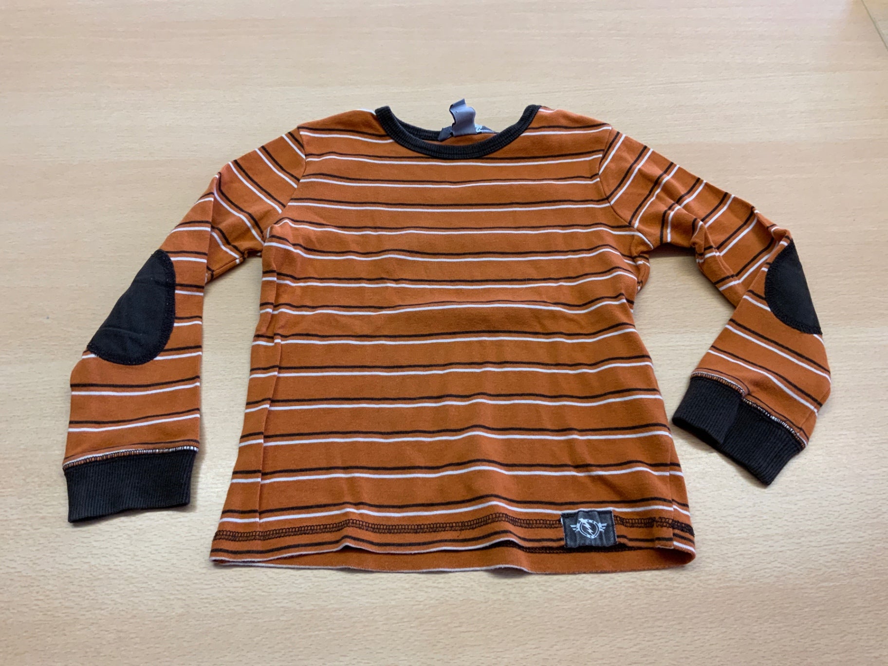  Pullover 110/116 Rotbraun mit schwarzen akzenten