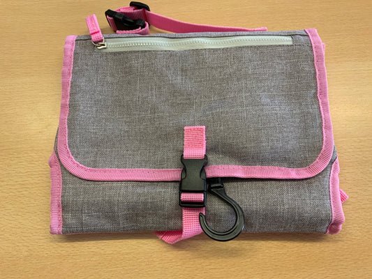 Wickelunterlage Grau mit pinken Akzenten