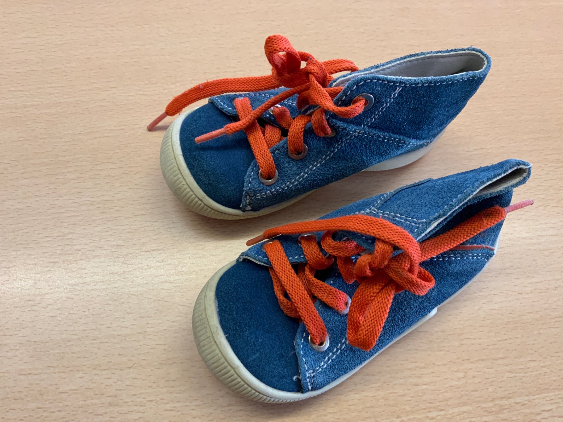  Schuhe 21 Blau und Orange