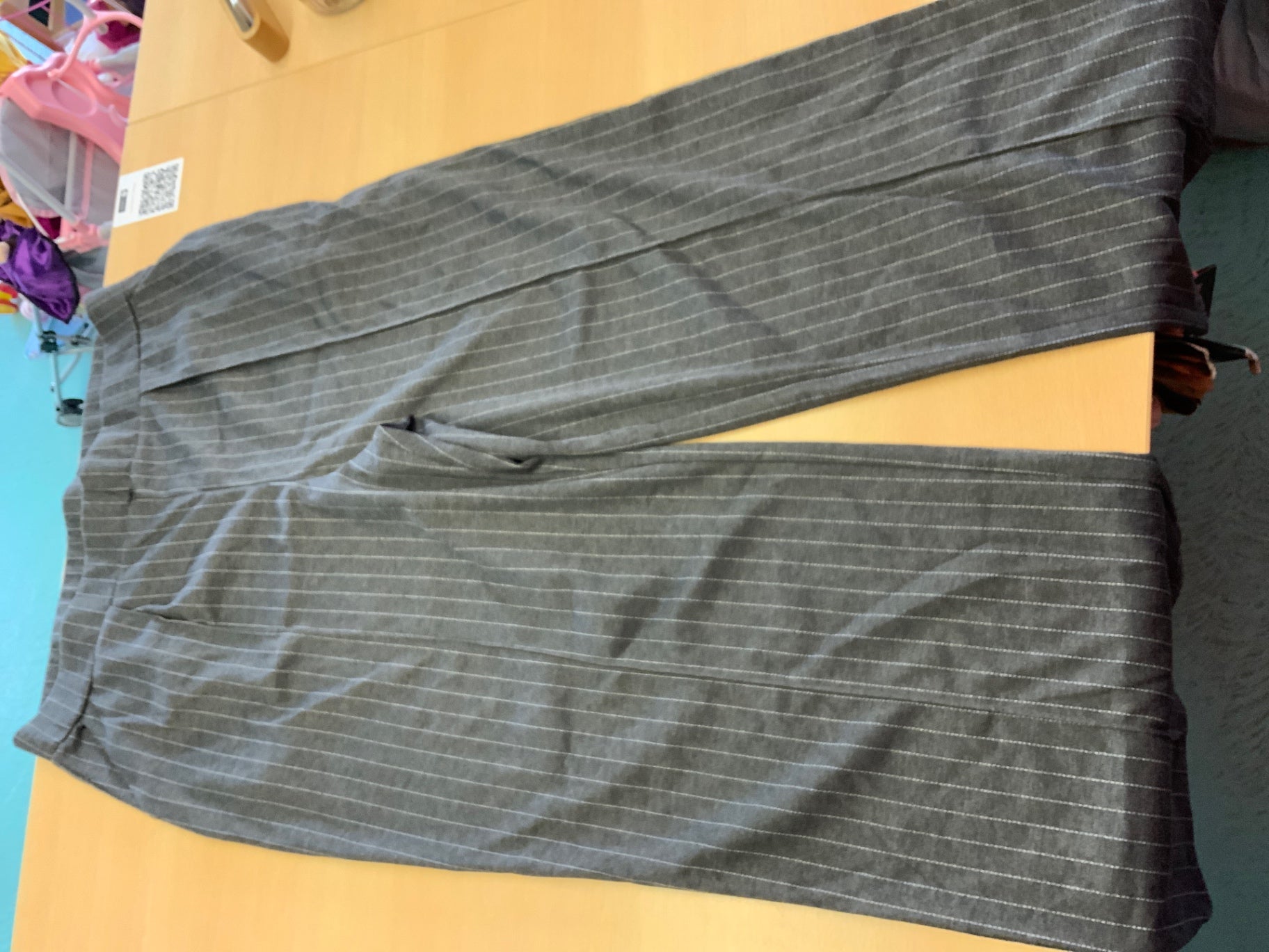 Hose XL Grau mit Streifen