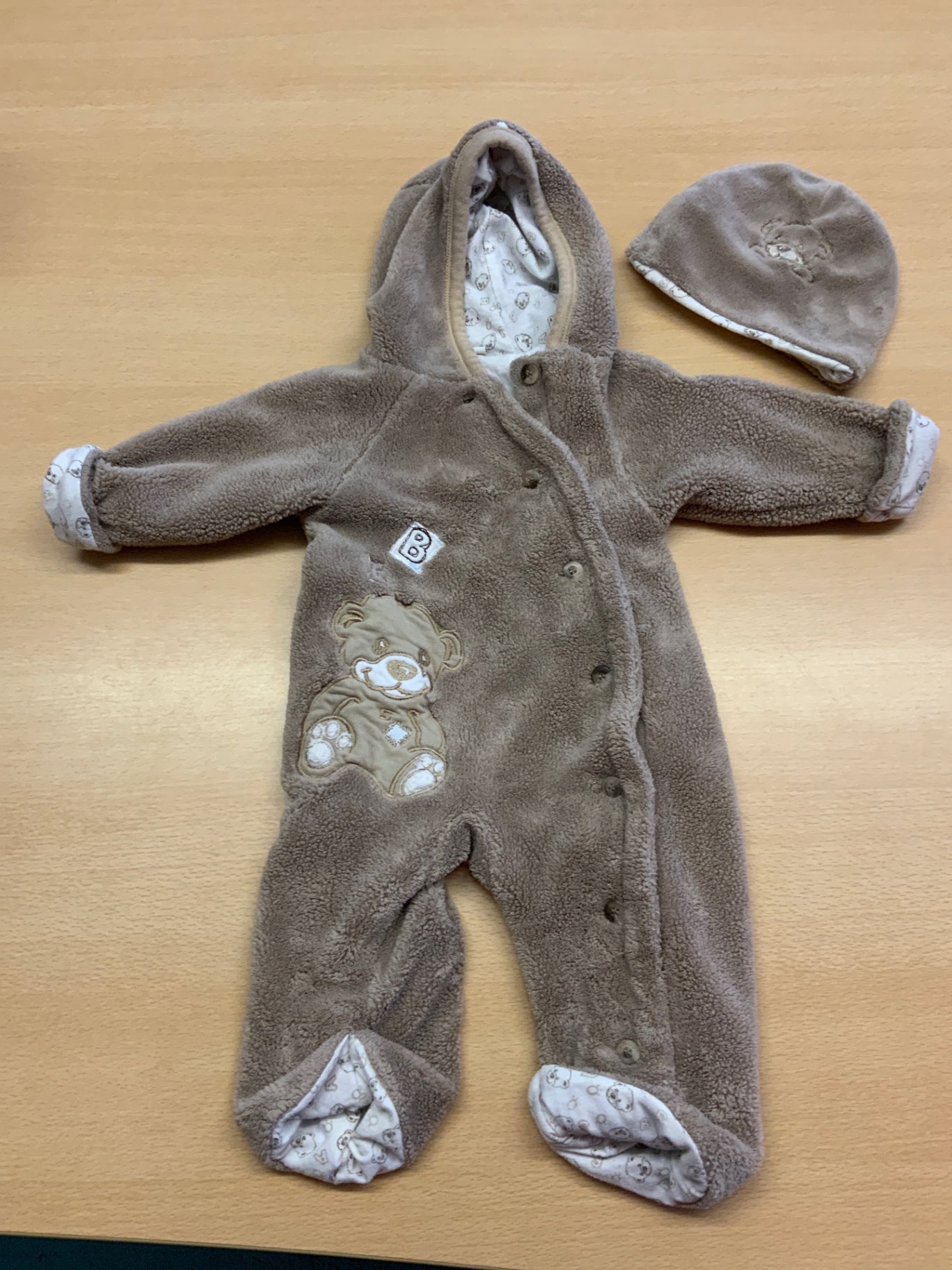 Unbekannt Babyanzug mit Mütze 62 Beige