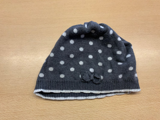 Mütze 74/80 Grau mit weißen Punkten