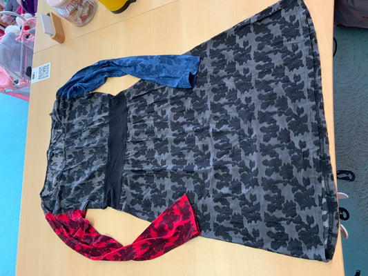 natura Kleid M Schwarz mit camo-Muster in Rot, Blau und Schwarz