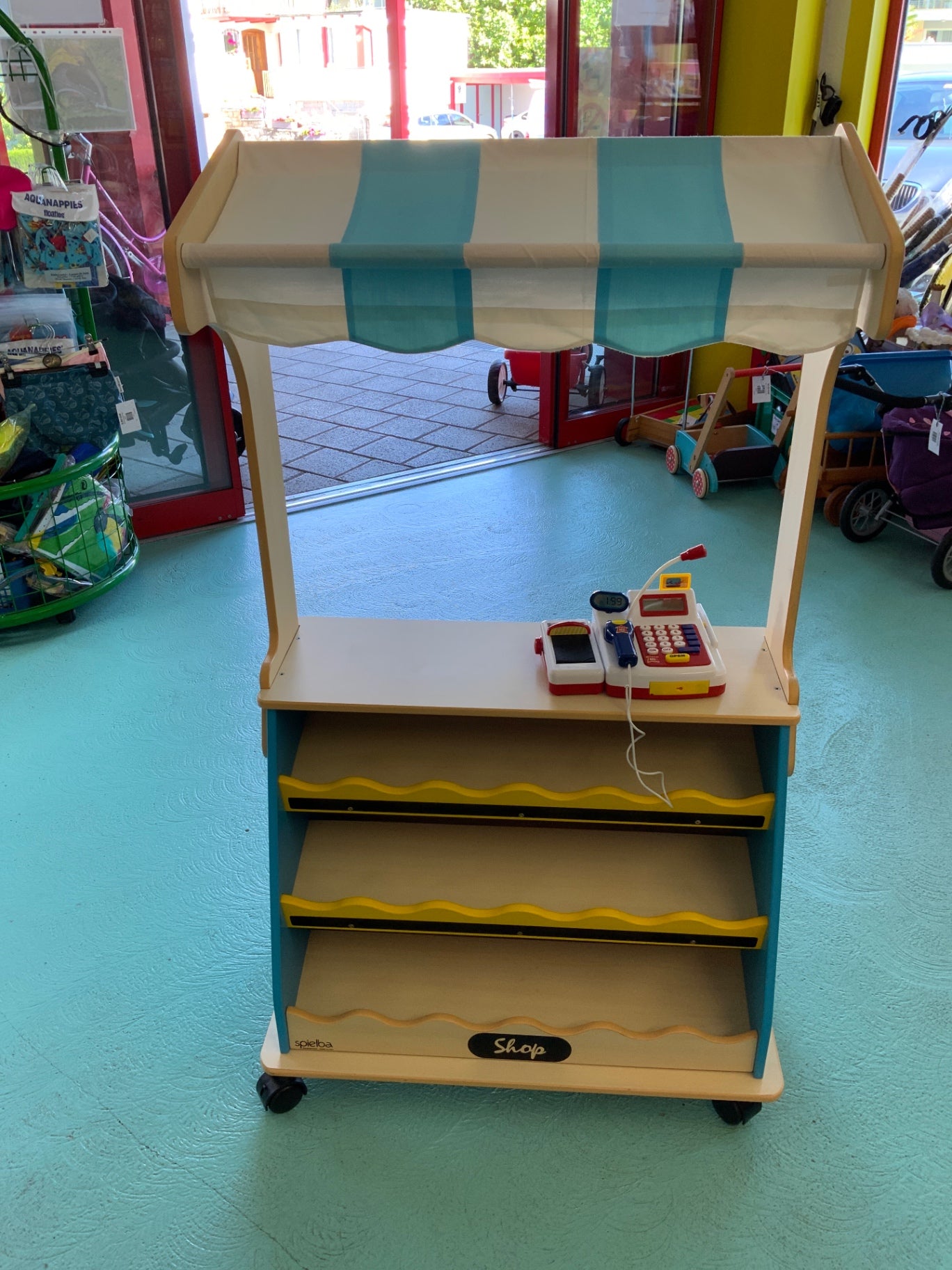  Verkaufsladen Weiß, Gelb, Blau, Rot