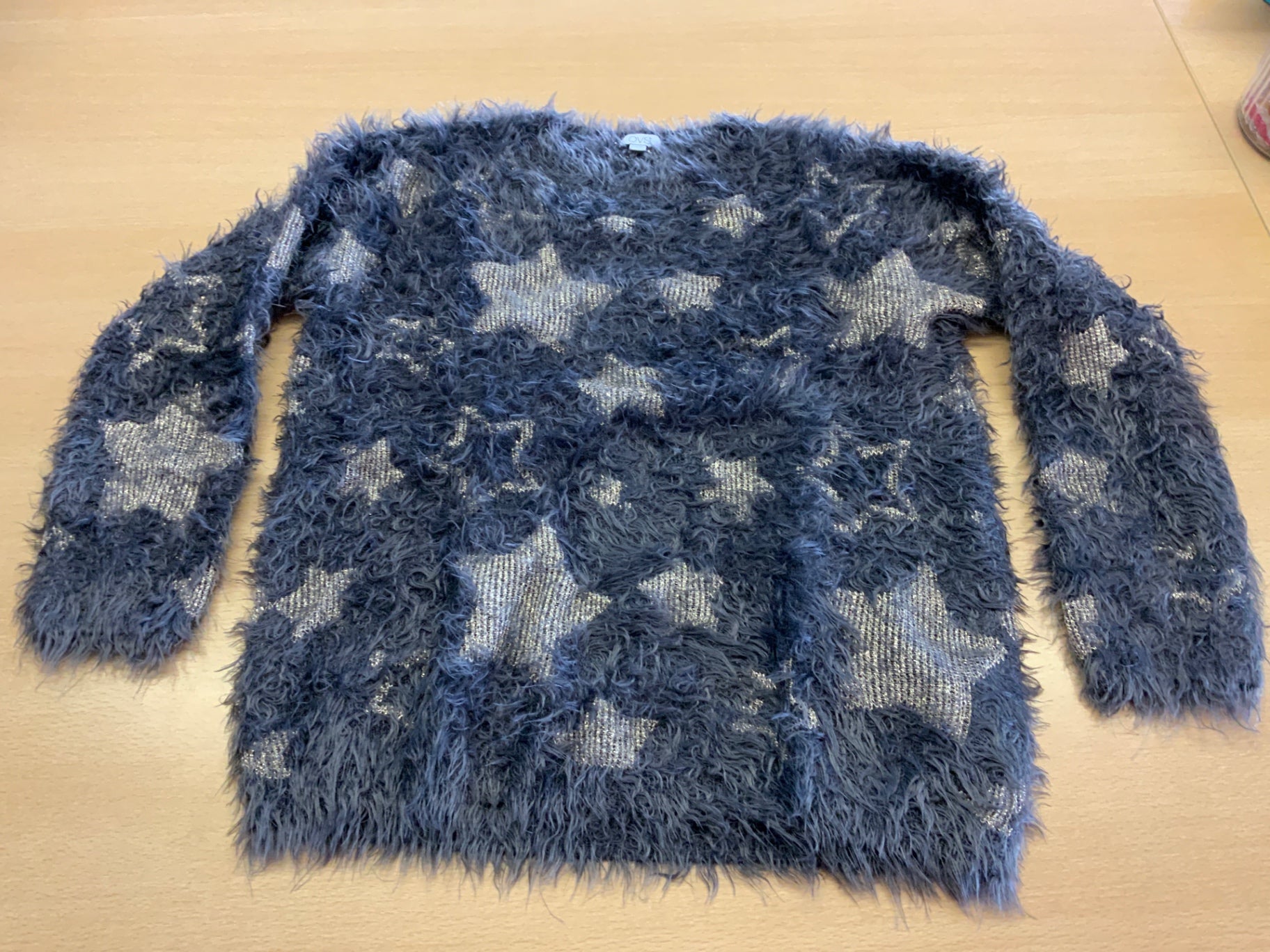 Pullover 146 Grau mit silbernen Sternen