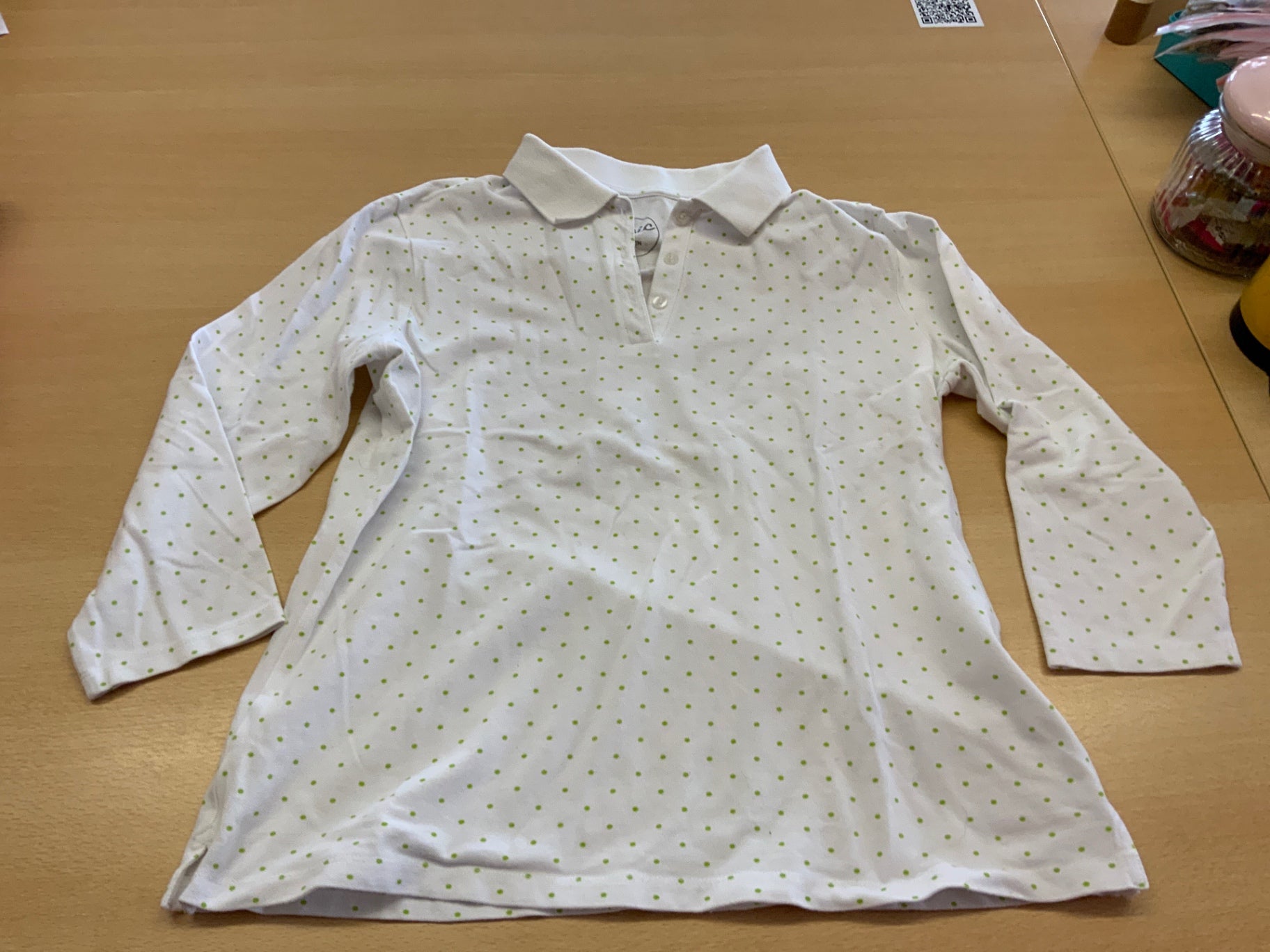 Polo-Shirt M Weiß mit grünen Punkten