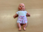 Puppe Pink, Weiß