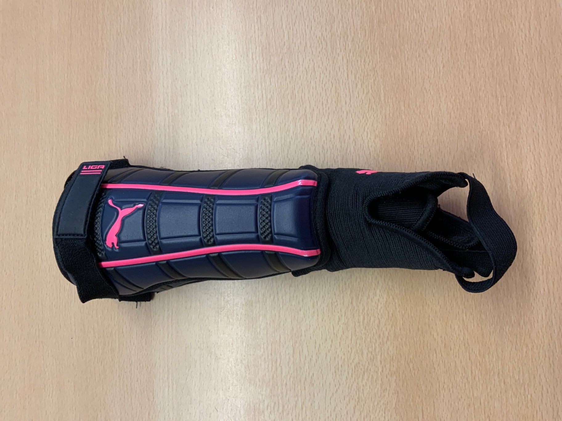 Puma Schienbeinschoner Schwarz und Pink