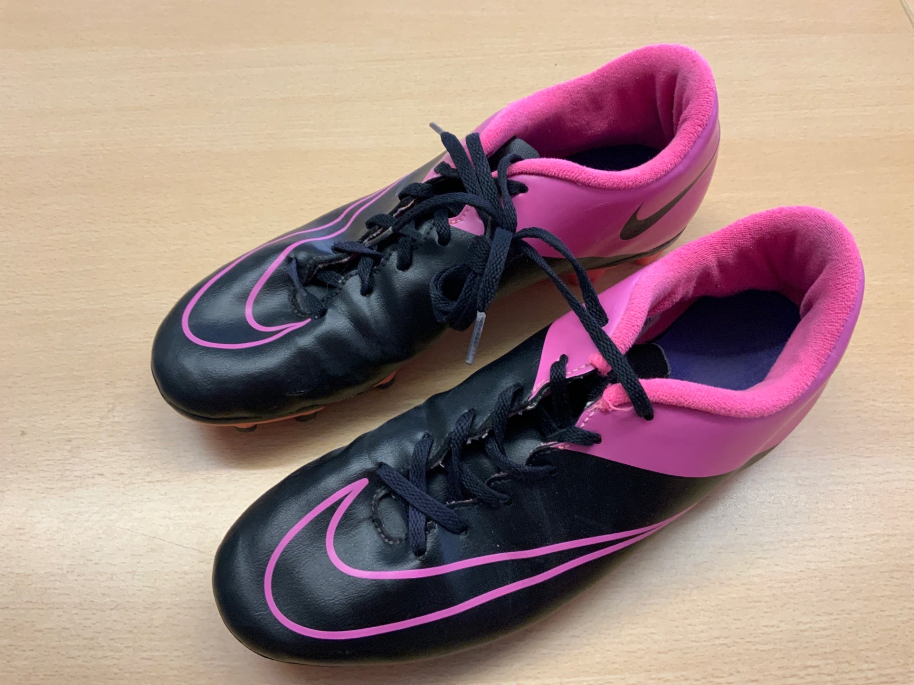 Nike Fussball-Schuhe 42.5 Schwarz, Pink